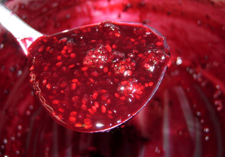 Marmellata di more di rovo ricetta in preparazione