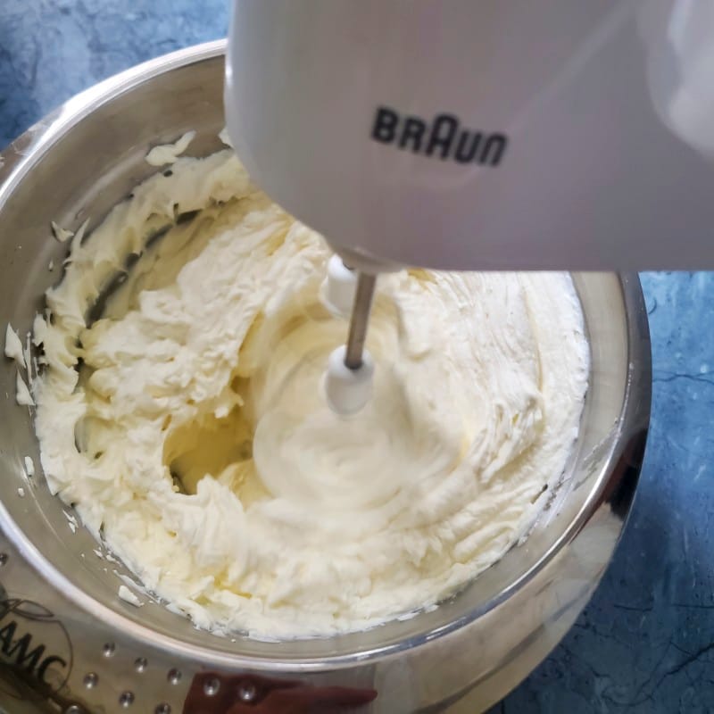 Cheesecake ai frutti di bosco - preparazione Crema al philadelphia