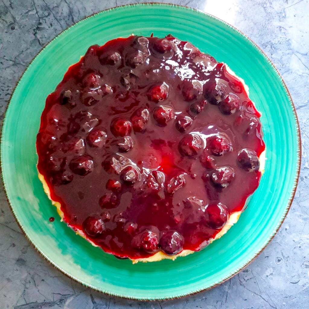 New York Cheesecake Classica cremosa con salsa ai mirtilli
