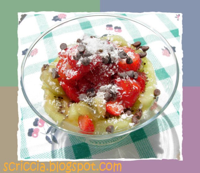 Dessert light con yogurt, crema pasticcera e frutta Dessert light con yogurt, crema pasticcera e frutta