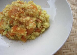 Burghul con carote zenzero e foglie di coriandolo