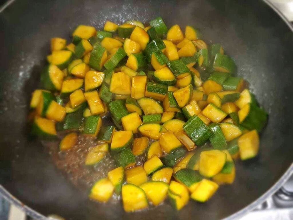 Secondo vegano: Ricetta tofu in padella veloce con zucchine