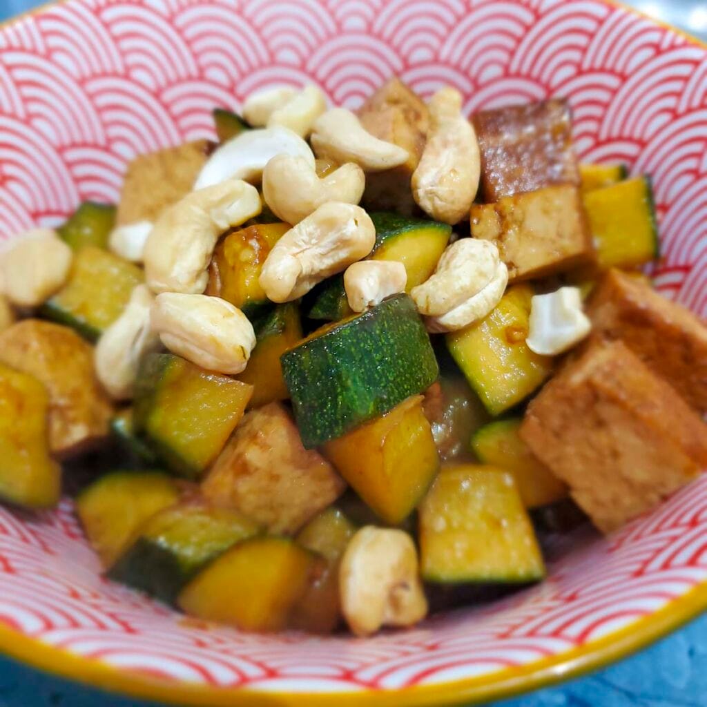 Tofu affumicato in padella con zucchine WPRM (1)_edited Secondo vegano: Ricetta tofu in padella veloce con zucchine