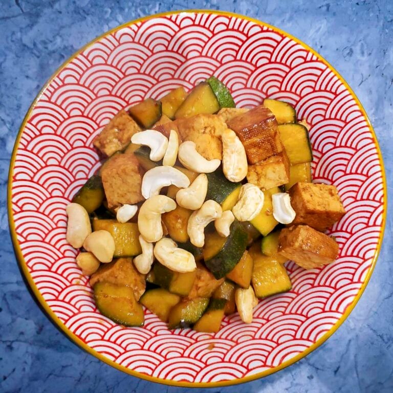 Secondo vegano: Ricetta tofu in padella veloce con zucchine
