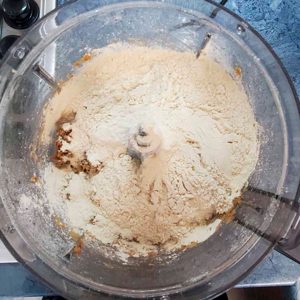 preparazione delle polpette con lenticchie prima della cottura