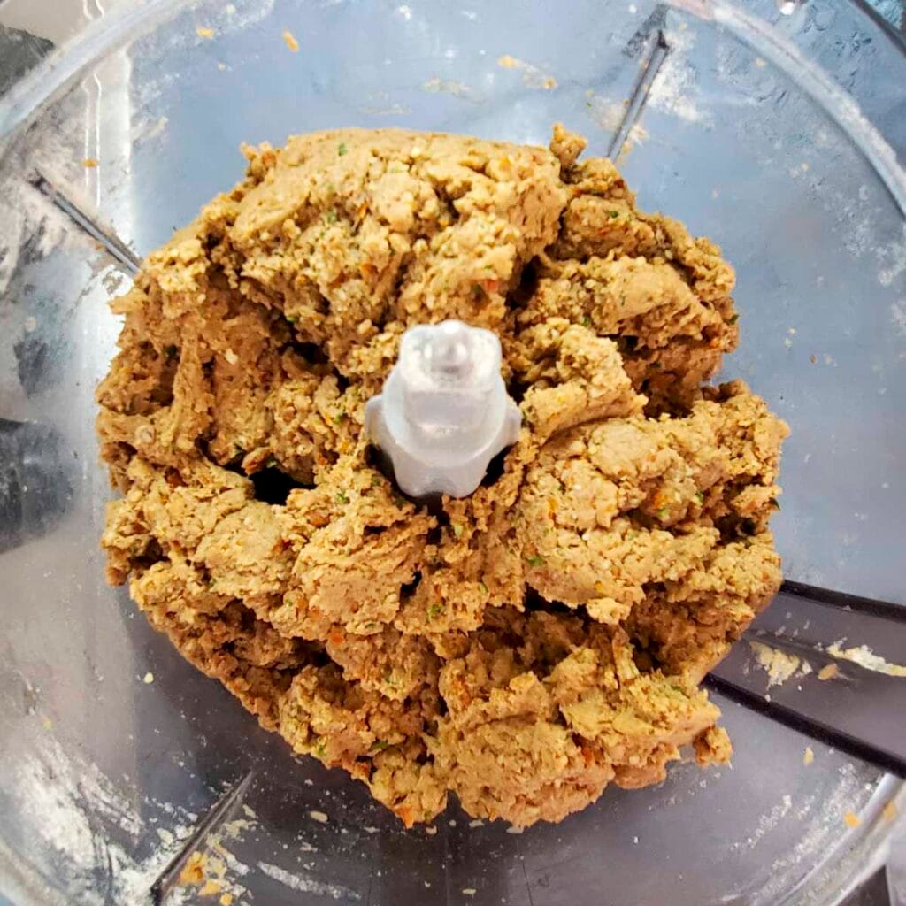 preparazione delle polpette con lenticchie prima della cottura