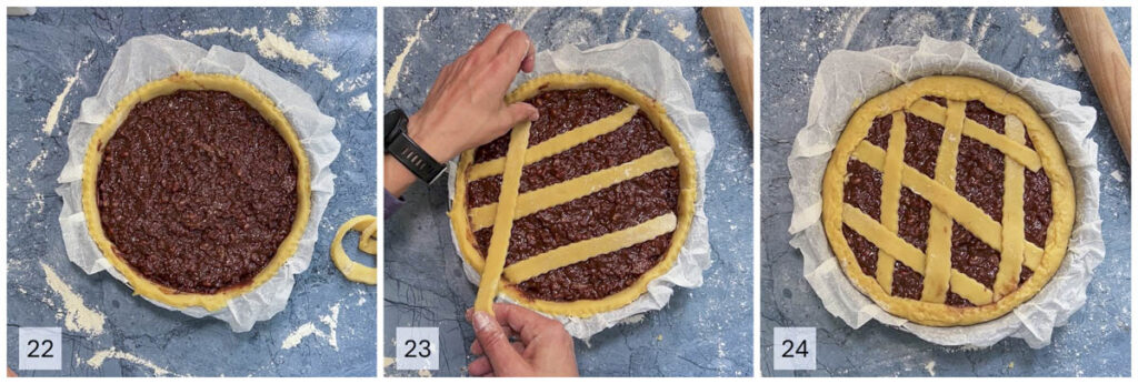 Torta di riso e cioccolato assemblata con decorazione a losanghe prima della cottura.